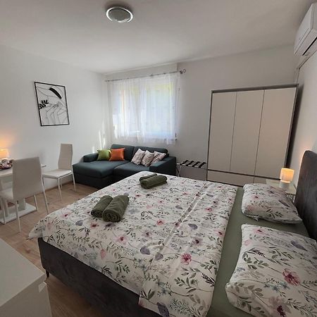 App Karla Apartment Pula Luaran gambar