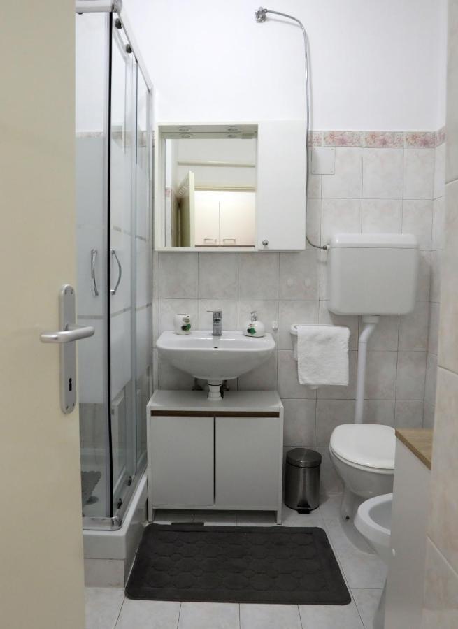 App Karla Apartment Pula Luaran gambar