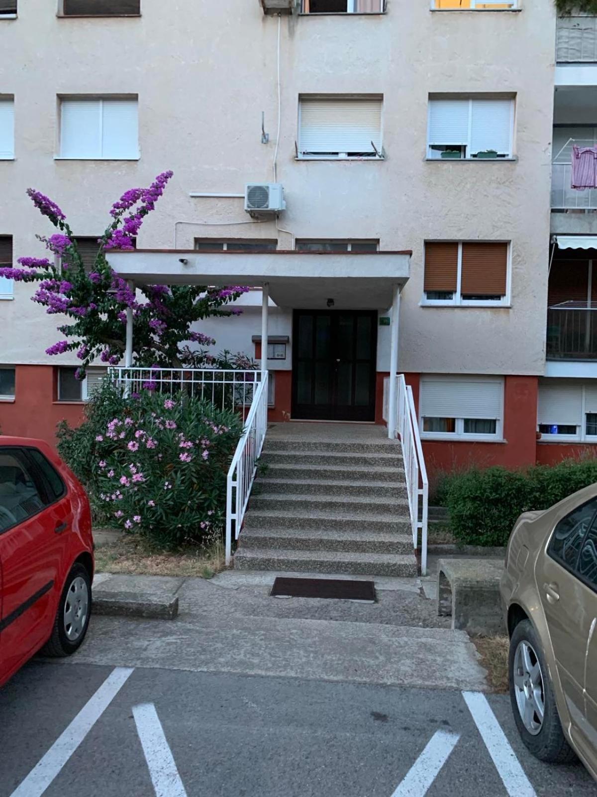 App Karla Apartment Pula Luaran gambar