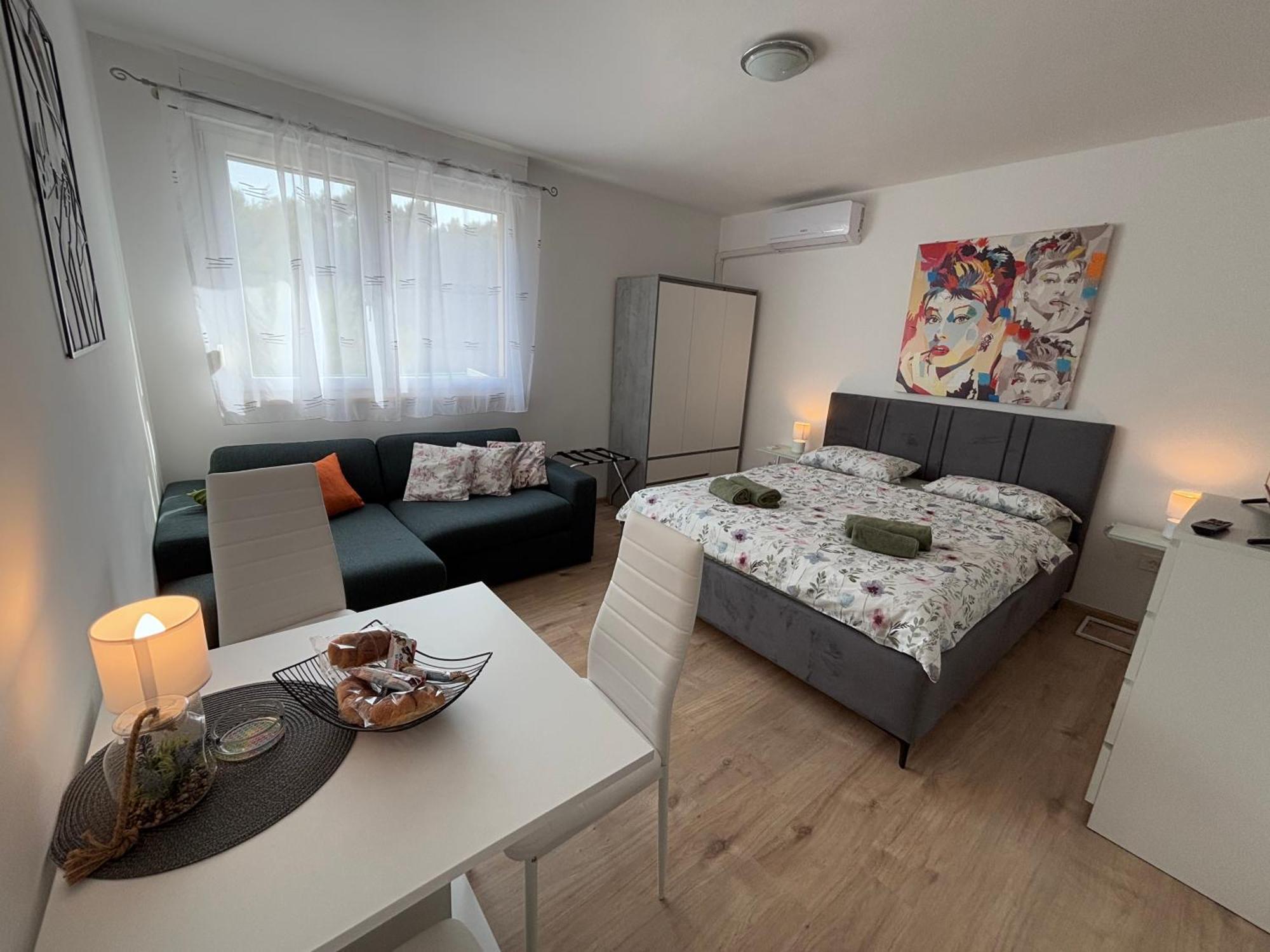 App Karla Apartment Pula Luaran gambar