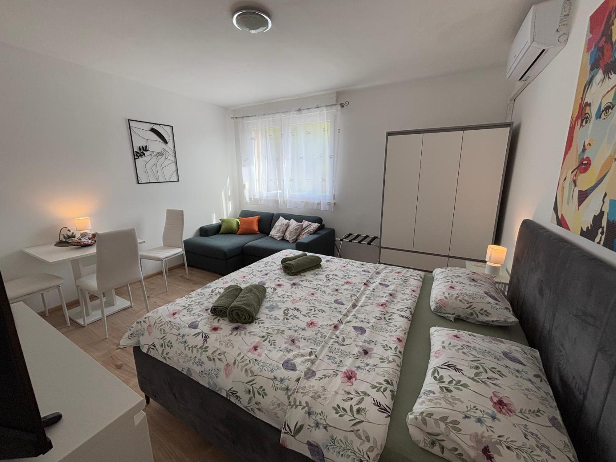 App Karla Apartment Pula Luaran gambar