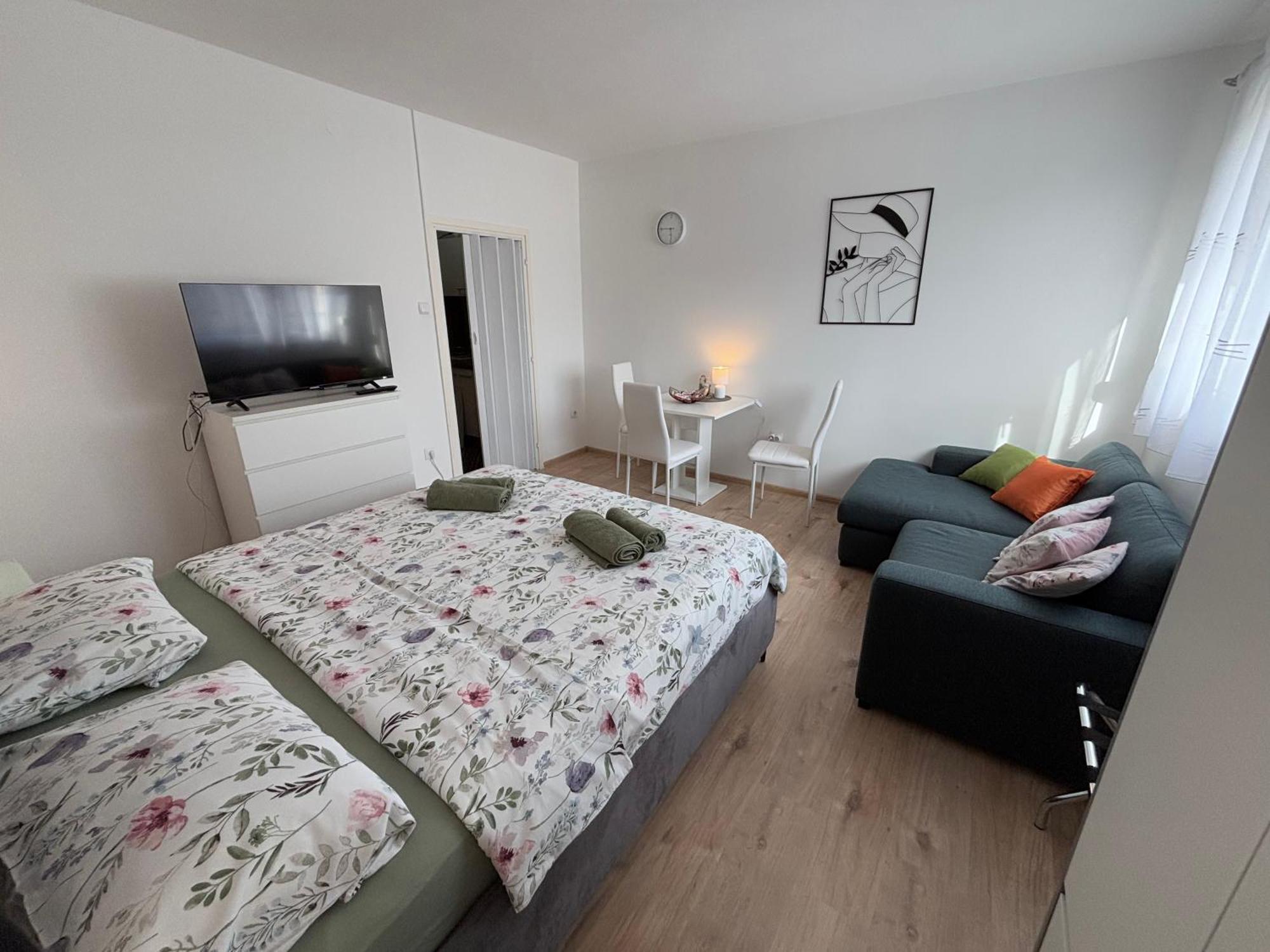 App Karla Apartment Pula Luaran gambar